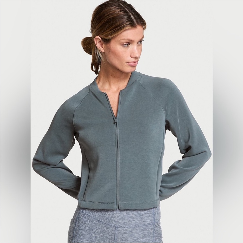 NWT VICTORIA’S SECRET Featherweight Knit Full Zip Jacket in Dark Steel